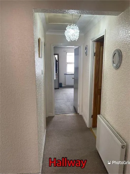 Super Deluxe Extra Large 3 Bedroom Apartment Stanley  0*, Stanley (West Yorkshire)